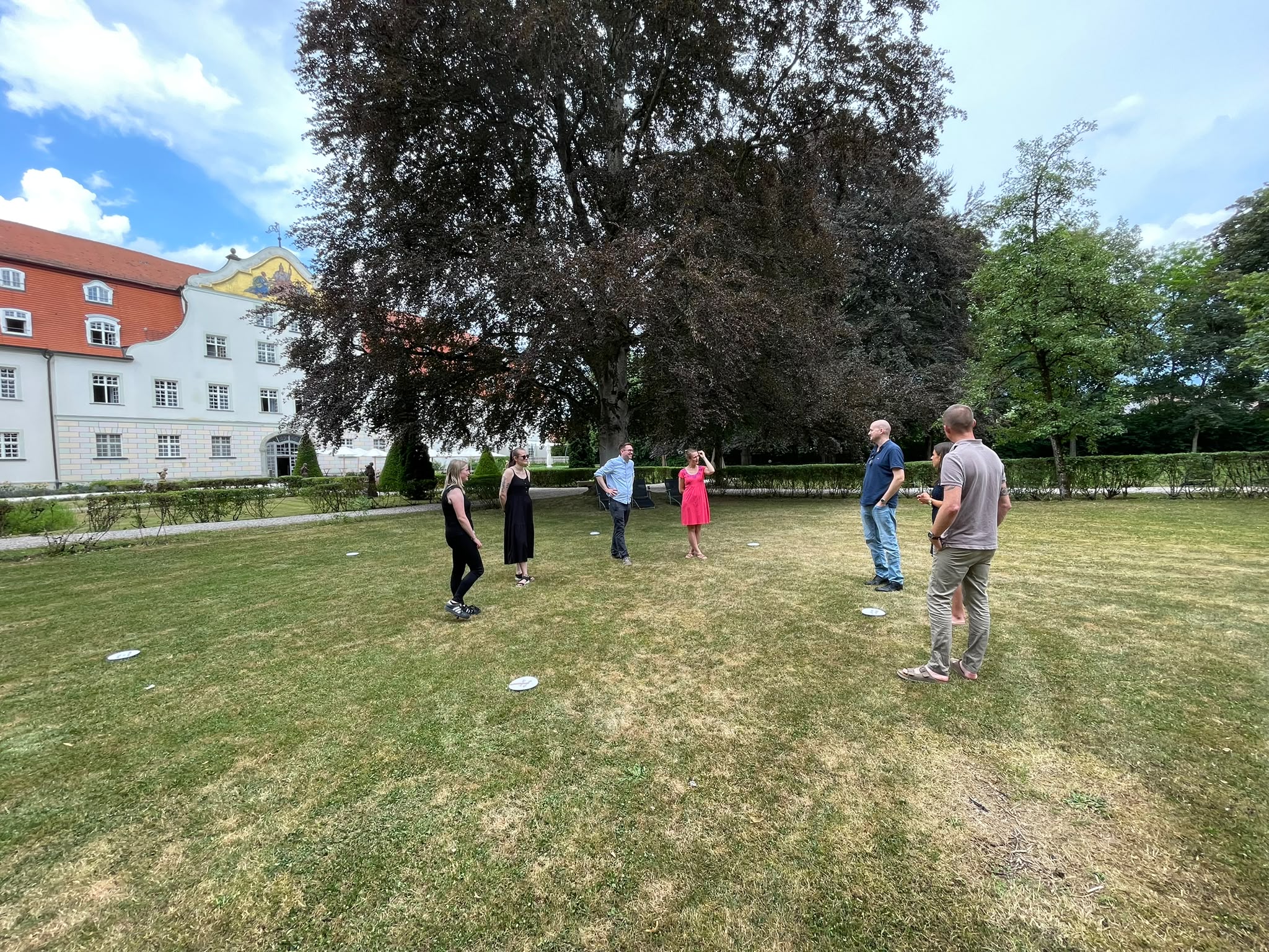 Übung auf der Wiese im Park
